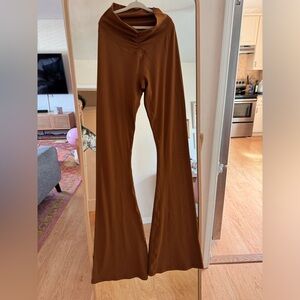 Arie cross flare leggings